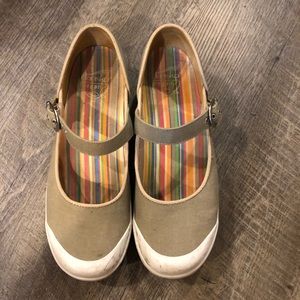 EUC / Dansko Vegan Mary Jane / 39 or 9 US